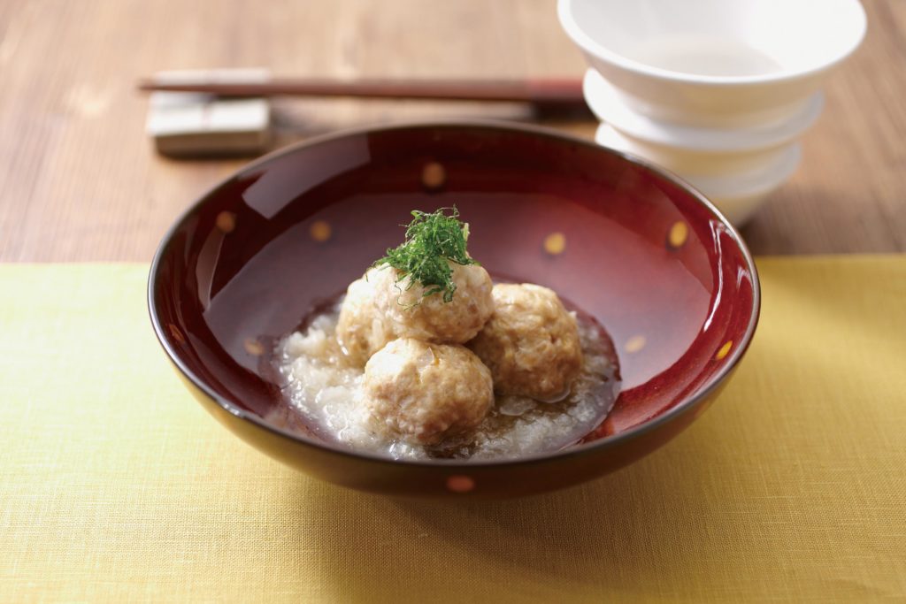 Chicken meatballs recipe - aside from the usual suspects of ground chicken, eggs and breadcrumbs - these chicken meatballs have a secret weapon that is sure to keep them moist and juicy… Tofu! #chickenmeatballrecipe #Japanesefood | Tiger USA
