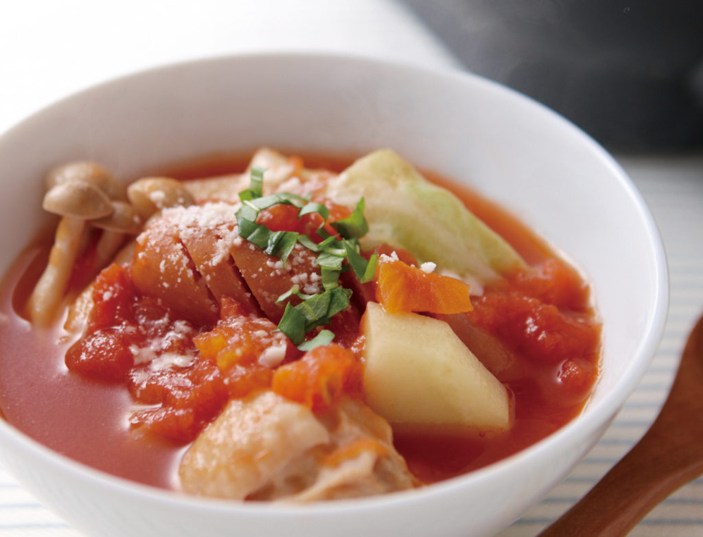 Tomato Nabe (hot pot) - this is a quick, easy and healthy recipe for a tomato hot pot made in a rice cooker. The best! #hotpot #slowcookerrecipe #healthyrecipe | Tiger USA