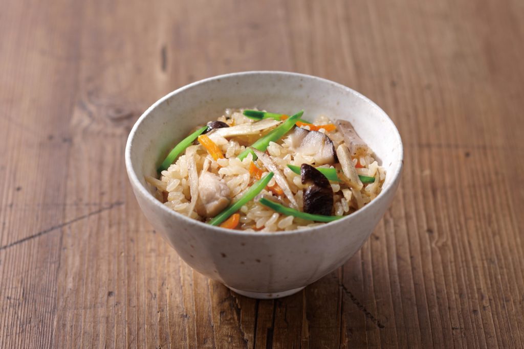 The easiest rice cooker recipe and one your family will love! Takikomi gohan is a traditional way to flavor rice in Japan. Japanese rice recipe that mixes vegetables and meat (sometimes even seafood) with short-grain Japanese rice. #ricecookerrecipe #ricerecipe #ricebowl | Tiger USA