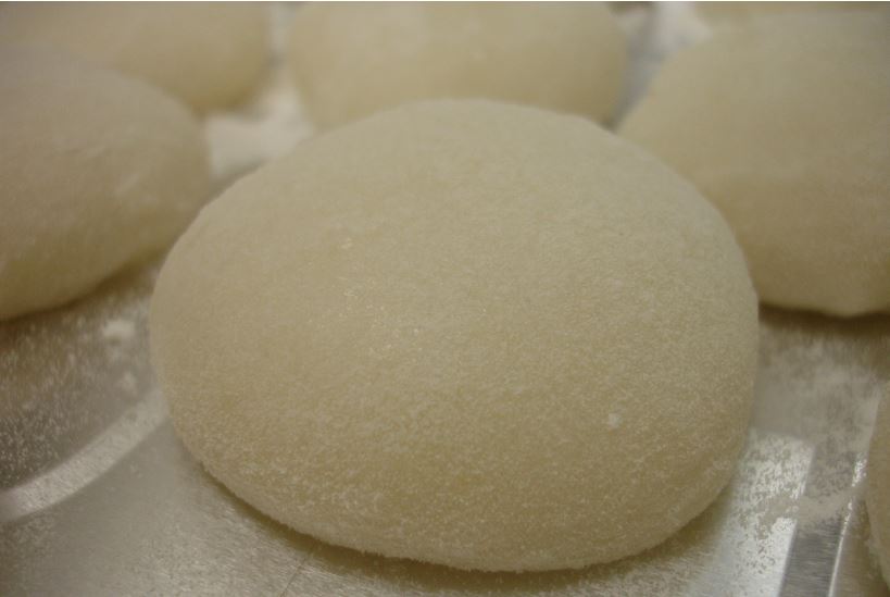 Mochi (もち) is a Japanese rice cake made of glutinous rice. In Japanese, this short grain glutinous rice is called mochigome - and it’s common to hear it referred to as sweet rice in English. Learn how to make it using Tiger's mochi maker. #mochi #ricecakes #Japanesefood | pickledplum.com