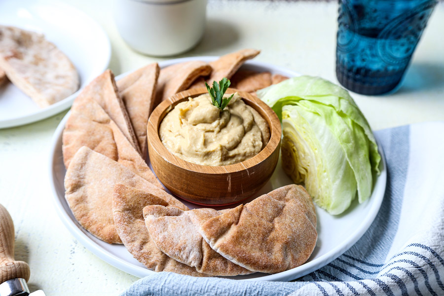 Hummus with pita bread and lettuce