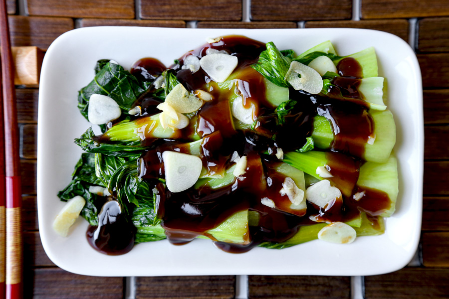 Baby bok choy with garlic and oyster sauce - Tiger USA