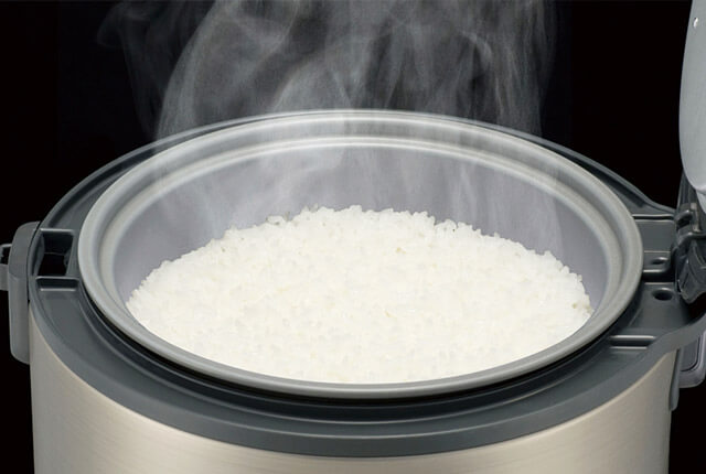 Cooks white rice in no time